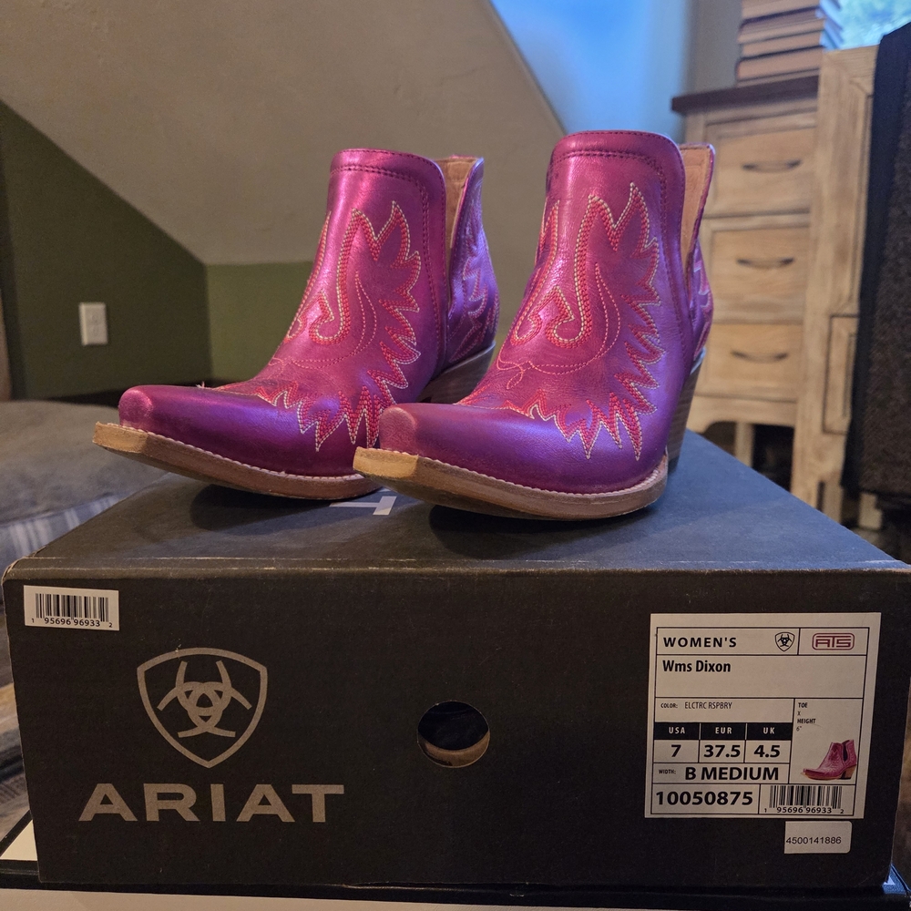 Ariat Women's Hot Pink 'Dixon' Western Boots